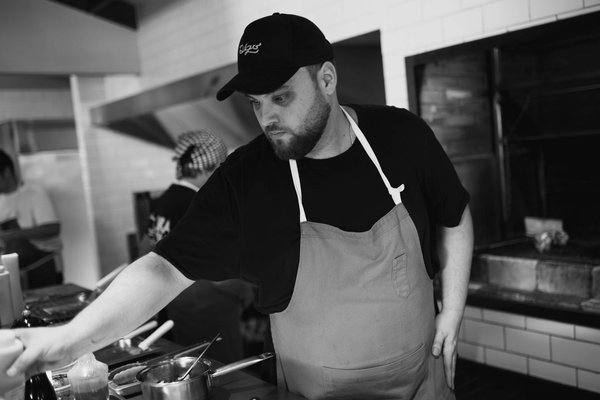 Quels sont les avantages d'utiliser un moulin à épices manuel et comment bien l'entretenir?