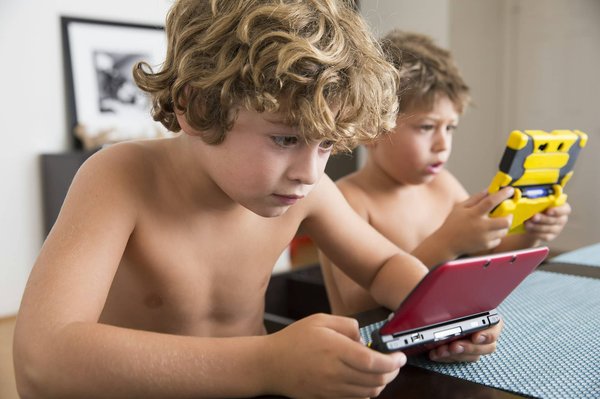 Comment choisir une machine à glaçons portable pour des boissons fraîches en extérieur?