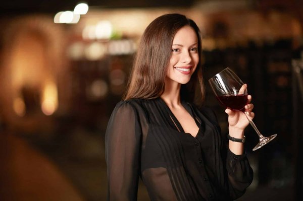 Comment organiser une soirée de dégustation de vins de Bordeaux dans un bar à vins?