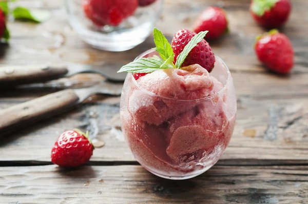 Comment préparer un sorbet aux agrumes sans sucre ajouté ni sorbetière?